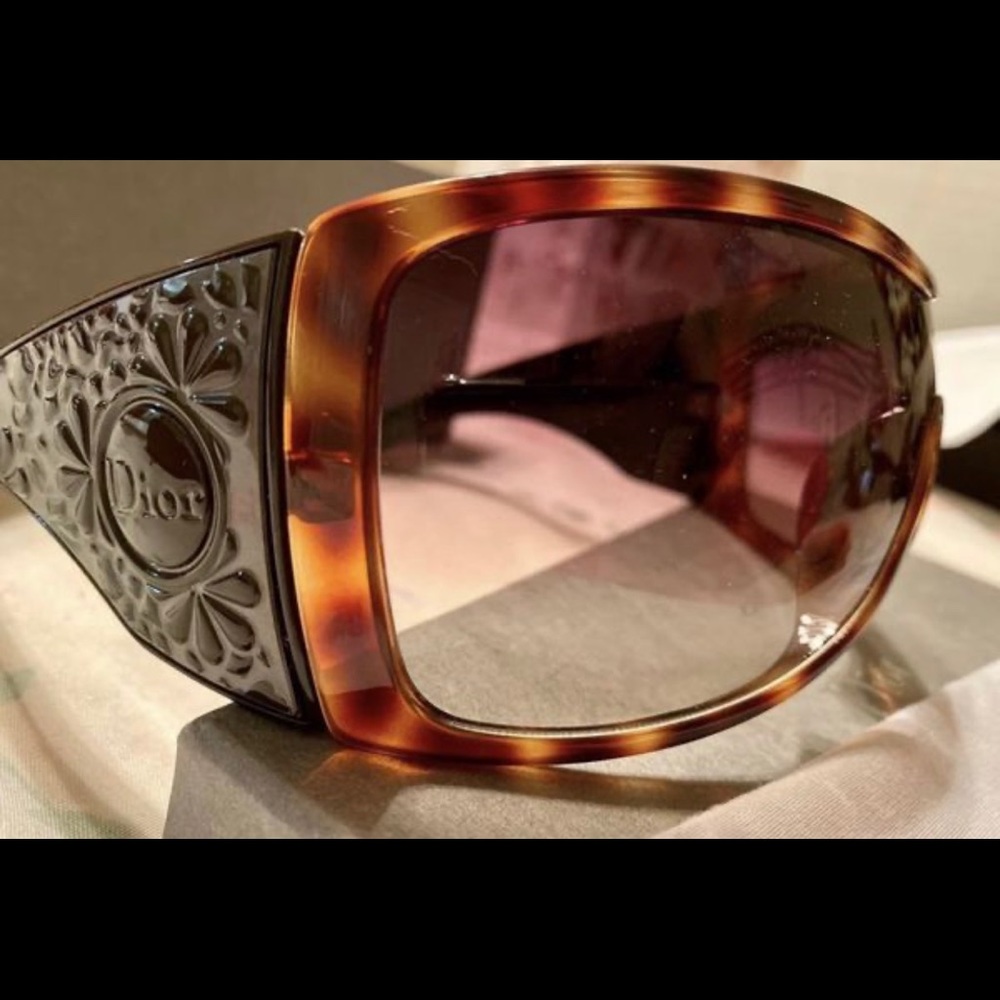 Dio sunglasses for sale - Picture 3 of 4